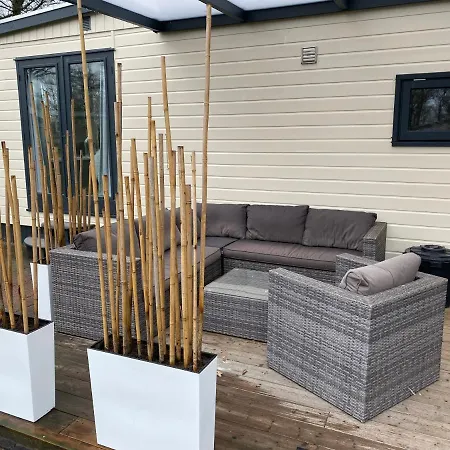 Chalet Heische Tip In Zeeland, Noord-brabant Voor Max 3 Volwassenen En 2 Kinderen Camping