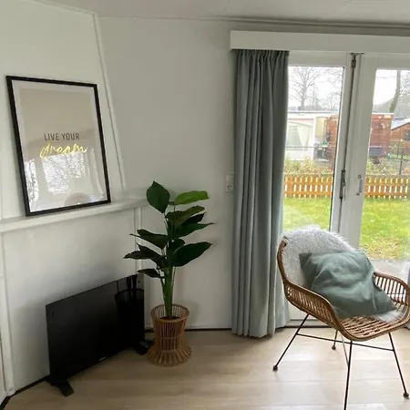 Chalet Heische Tip In Zeeland, Noord-brabant Voor Max 3 Volwassenen En 2 Kinderen Кемпинг